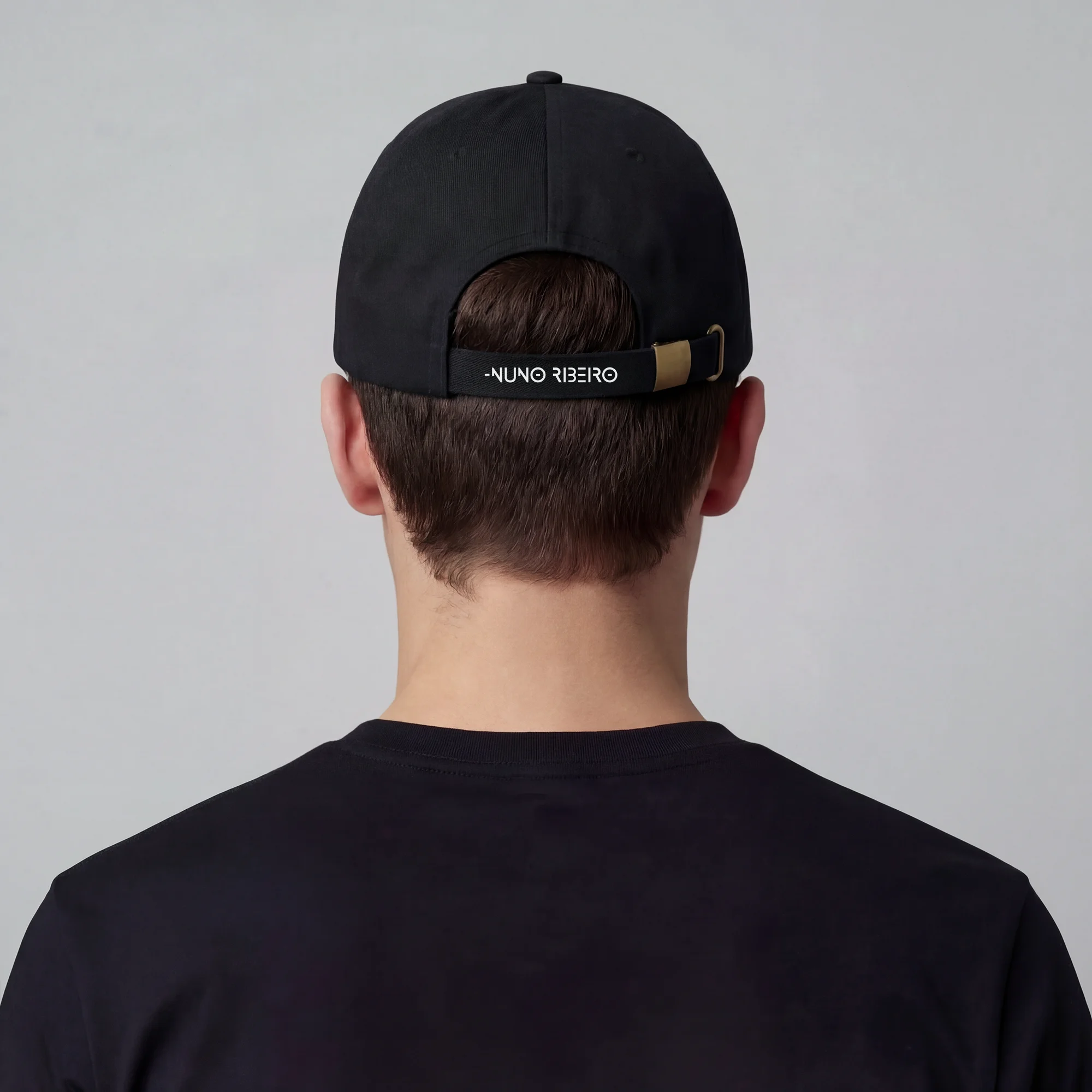cap-nr-preto-homem-costas