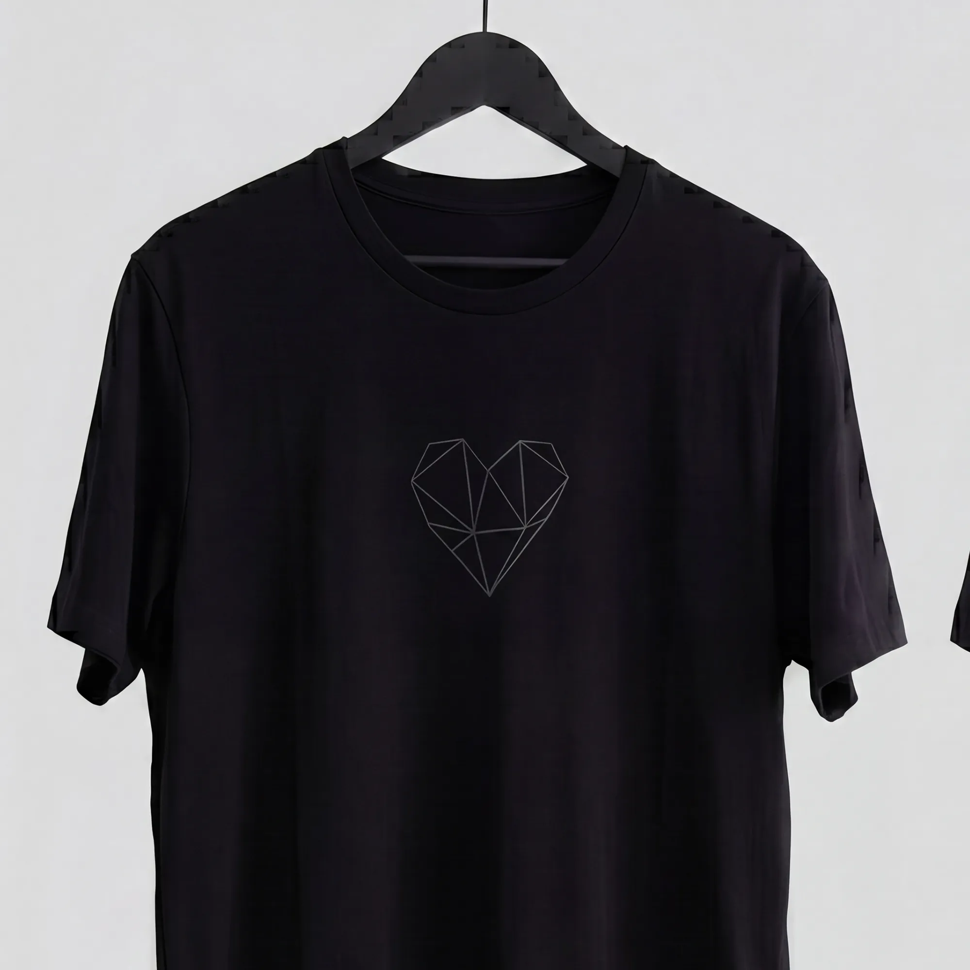 tshirt-nr-coracao-preta-frente
